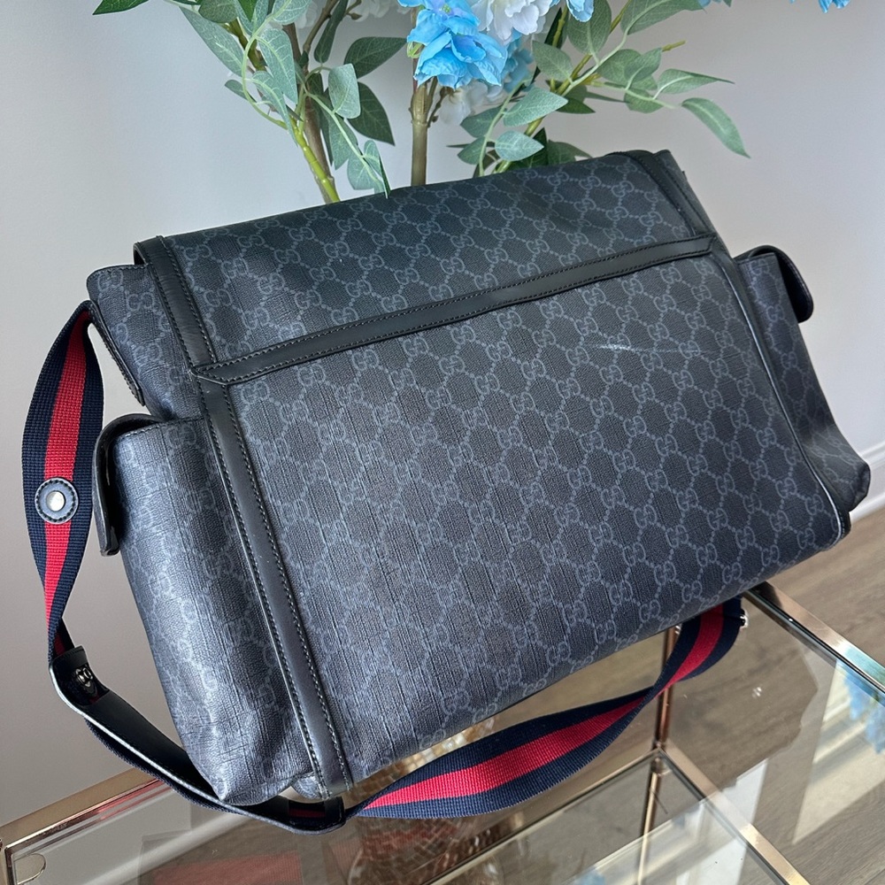 Authentic Gucci messenger bag - Picture 12 of 16